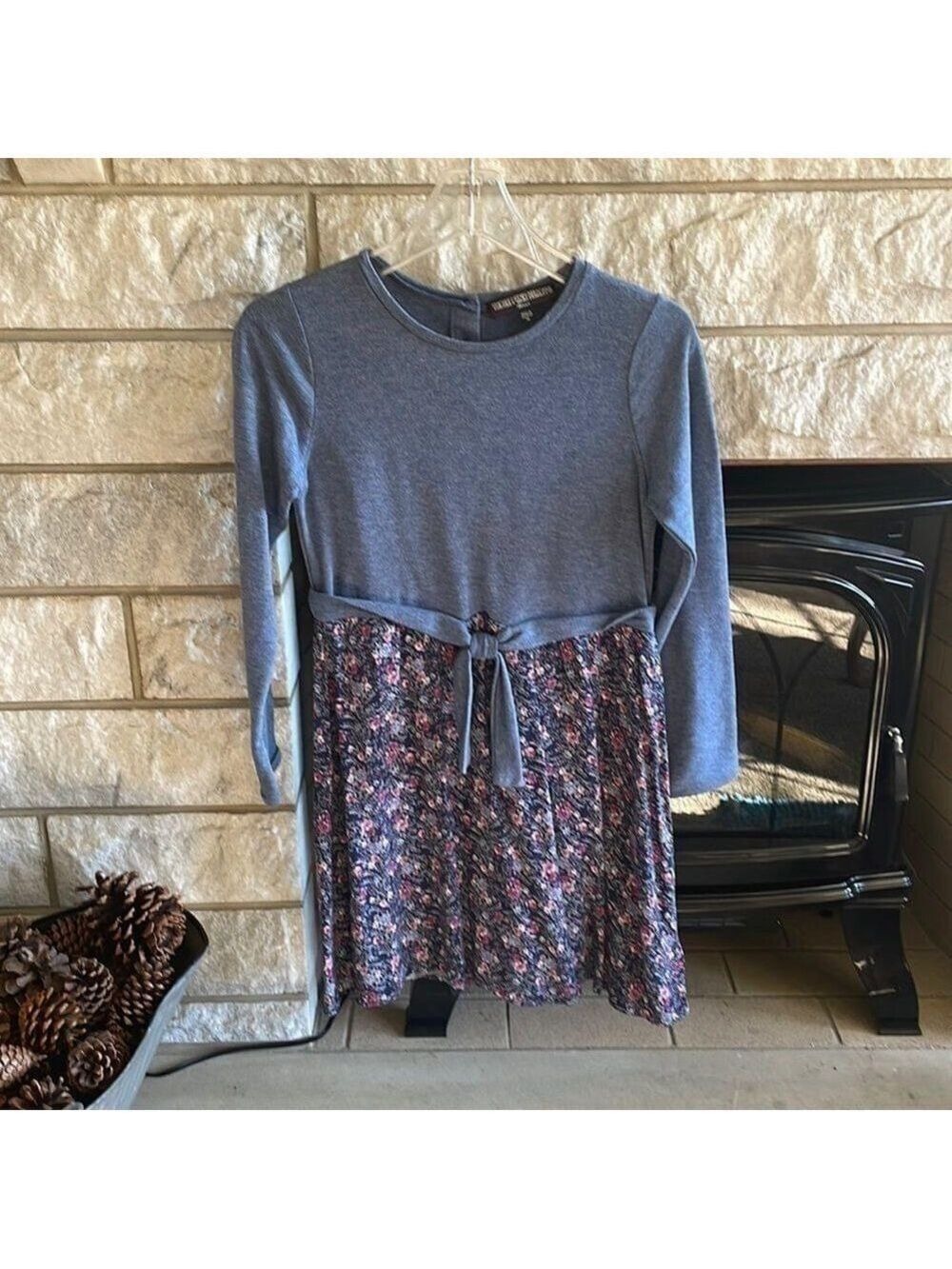 Girls floral dress with bow detail sz XL
